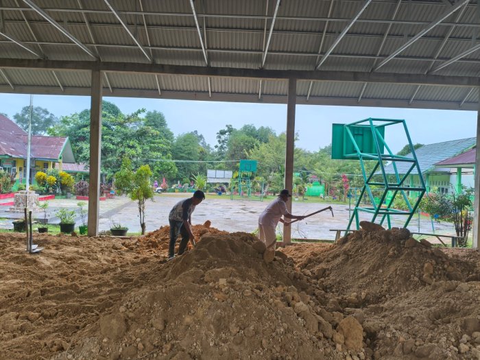 Pembangunan Aula Pendopo MTsN 4 Batang Hari Berlanjut, Tahap Perataan Tanah Hampir Selesai Pembangunan Aula Pendopo MTsN 4 Batang Hari Berlanjut, Tahap Perataan Tanah Hampir Selesai