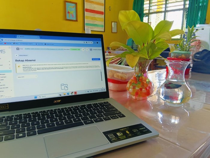 Harmoni Meja Asri, Semangat Bekerja Pun Tumbuh Berseri Harmoni Meja Asri, Semangat Bekerja Pun Tumbuh Berseri