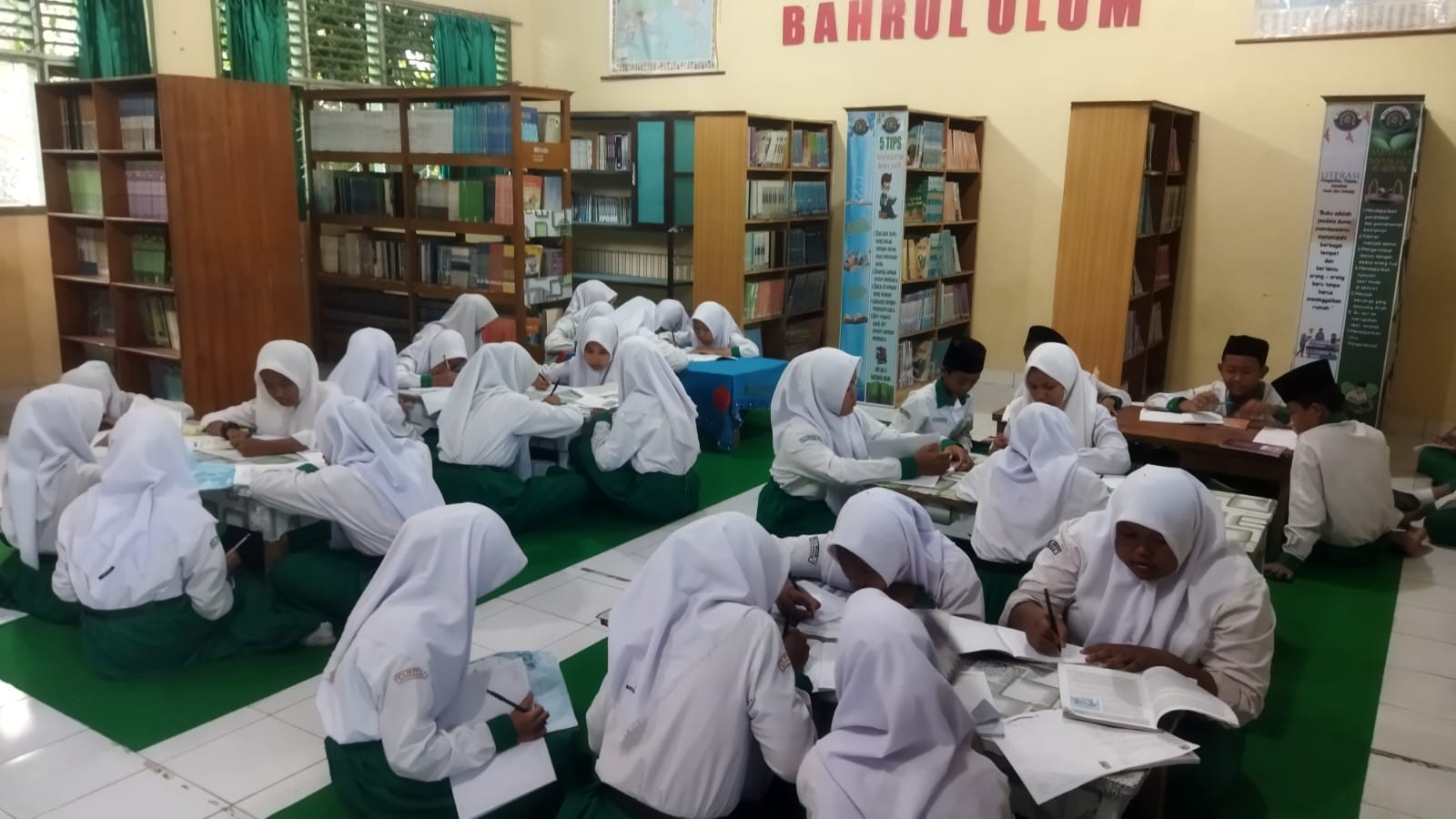 LITERASI MENUJU LAUTAN ILMU