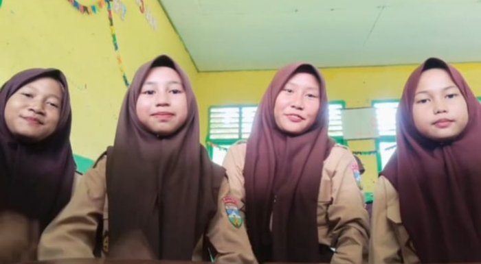 Siswa Kelas 7B MTsN 4 Batang Hari Antusias Membuat Video Teks Prosedur