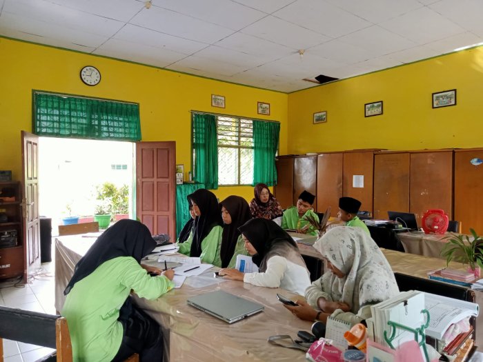 Bersiap Tampil Maksimal, Siswa MTsN 4 Batang Hari Percaya Diri Hadapi Festival Ramadhan Bersiap Tampil Maksimal, Siswa MTsN 4 Batang Hari Percaya Diri Hadapi Festival Ramadhan