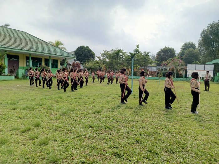Semangat Disiplin! Ekskul Pramuka MTsN 4 Batang Hari Gelar Latihan LKBB STOK