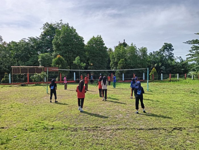 Latihan Rutin Bola Volly, peserta didik  MTsN 4 batang hari Semangat Mengasah Skill dan Kekompakan