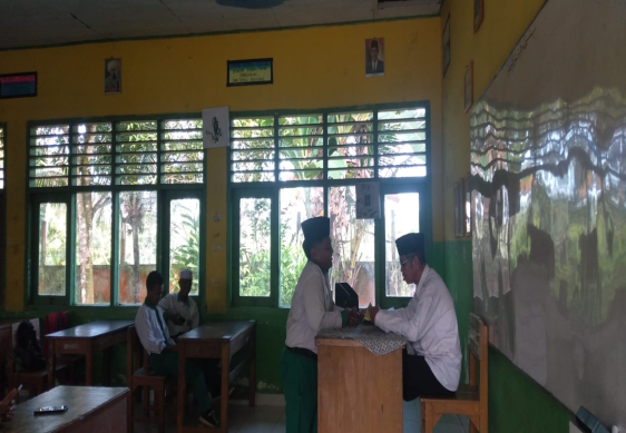 SETOR HAFALAN SURAH PENDEK UPAYA MENINGKATKAN KOMPETENSI SISWA SETOR HAFALAN SURAH PENDEK UPAYA MENINGKATKAN KOMPETENSI SISWA