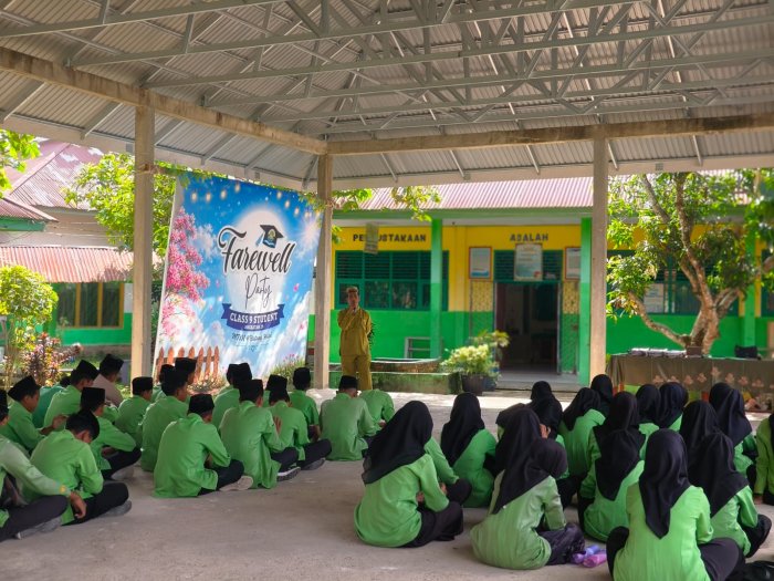 M.Husni Thamrin,S.Ag.,M.S.I Menghimbau murid-murid memanfaatkan liburan dan menjaga Nama Baik Madrasah