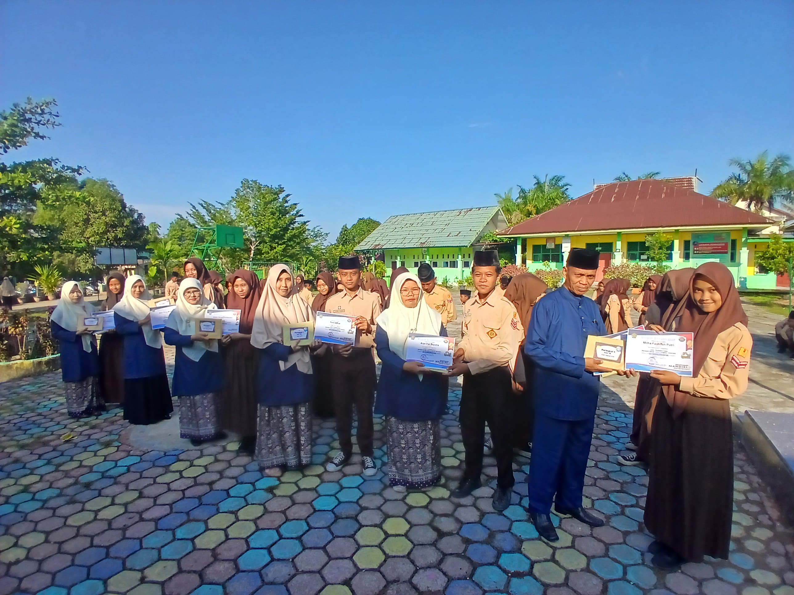 Pengumuman pemenang juara kelas