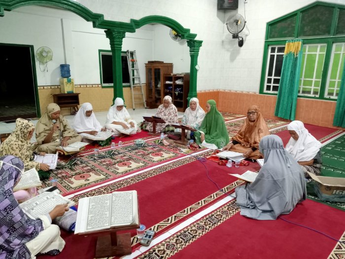 Guru MTsN 4 Batang Hari Jadi Penggerak Tadarus dan Khatam Al-Qur an di Bajubang Guru MTsN 4 Batang Hari Jadi Penggerak Tadarus dan Khatam Al-Qur an di Bajubang