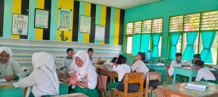 Menggali Warisan Ilmu Tafsir, Kelas 8B MTsN 4 Batang Hari Antusias pelajari Dinasti Abbasiyah Menggali Warisan Ilmu Tafsir, Kelas 8B MTsN 4 Batang Hari Antusias pelajari Dinasti Abbasiyah