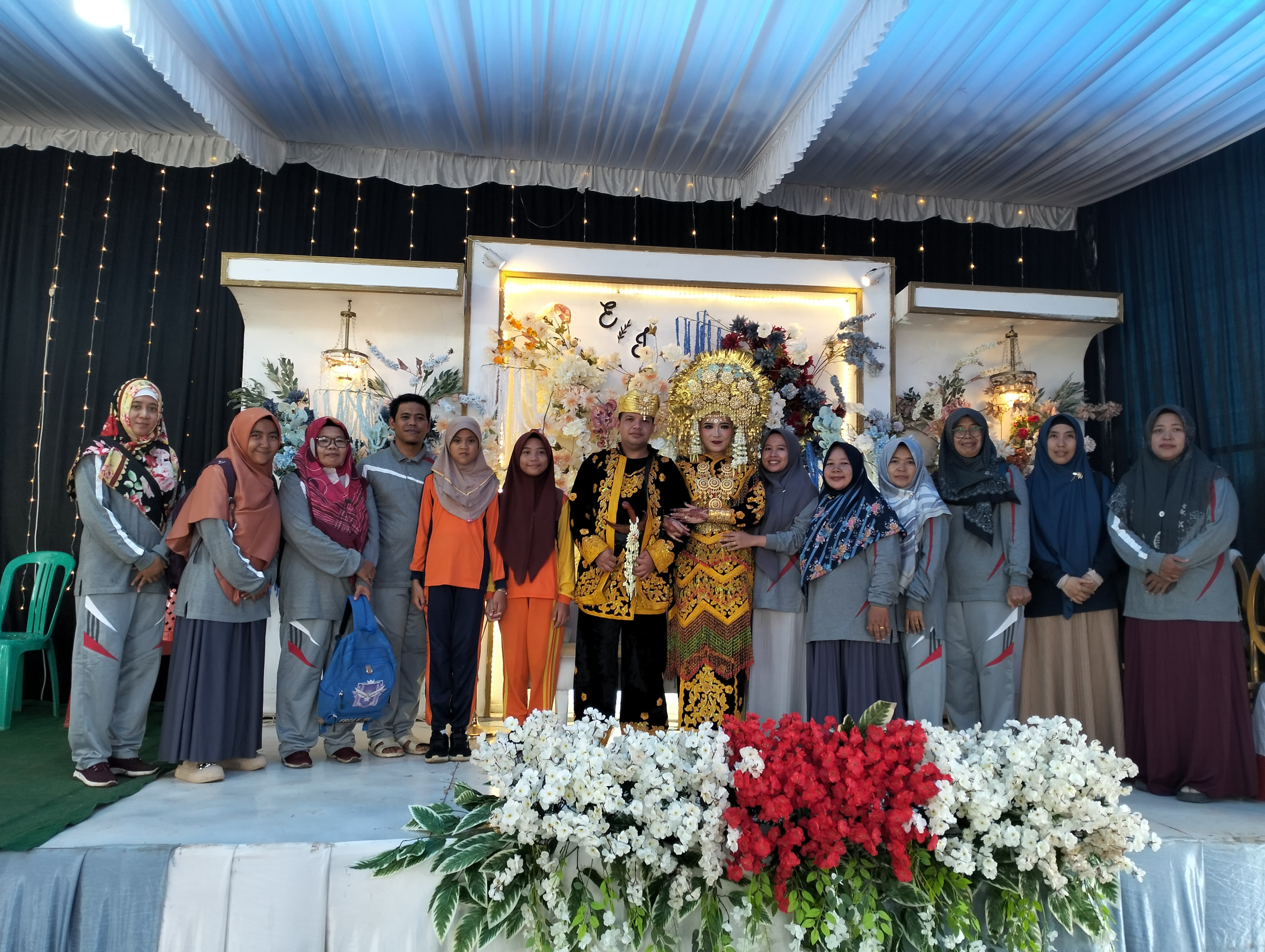 Menjalin Silaturahmi dengan Masyarakat Melalui Kunjungan Sosial ke Acara Pernikahan