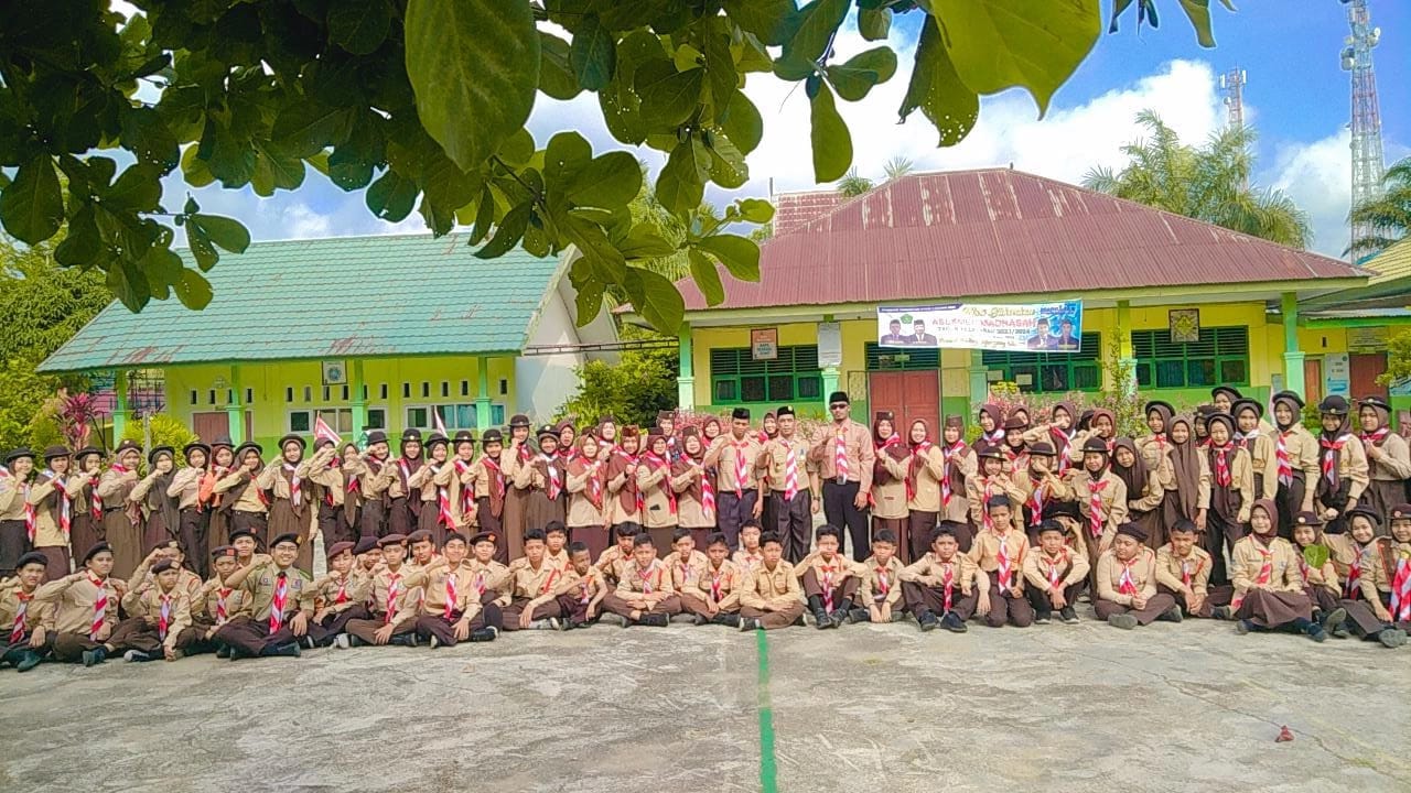 DIANPRU DIBUKA LANGSUNG OLEH KA KWARCAB DI PANGKALAN MTsN 4 BATANG HARI DIANPRU DIBUKA LANGSUNG OLEH KA KWARCAB DI PANGKALAN MTsN 4 BATANG HARI