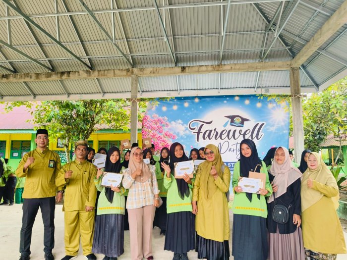 Almira Raih Juara Umum Semester Genap 2025/2026, Momen Haru Warnai Penyerahan Hadiah dan Piagam Almira Raih Juara Umum Semester Genap 2025/2026, Momen Haru Warnai Penyerahan Hadiah dan Piagam