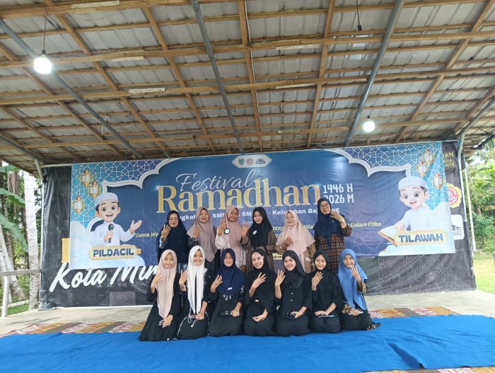 Tim Pendukung  Tunjukkan Semangat Tinggi pada Lomba Tausiah di Alun-Alun Bajubang