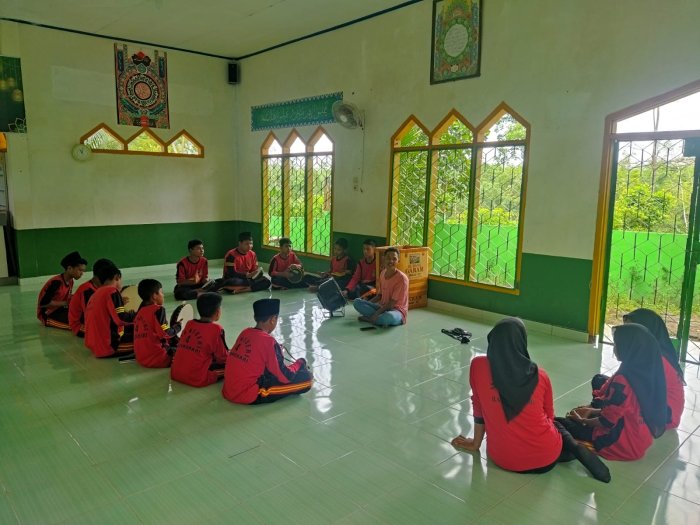 Mushola Bahrul Ulum Fasilitas Latihan Rutin Kegiatan Siswa Mushola Bahrul Ulum Fasilitas Latihan Rutin Kegiatan Siswa