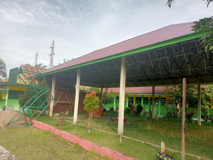 Pembangunan Pondopo MTsN 4 Batanghari Terus Berlanjut Pemasangan Dinding Pentas Pembangunan Pondopo MTsN 4 Batanghari Terus Berlanjut Pemasangan Dinding Pentas