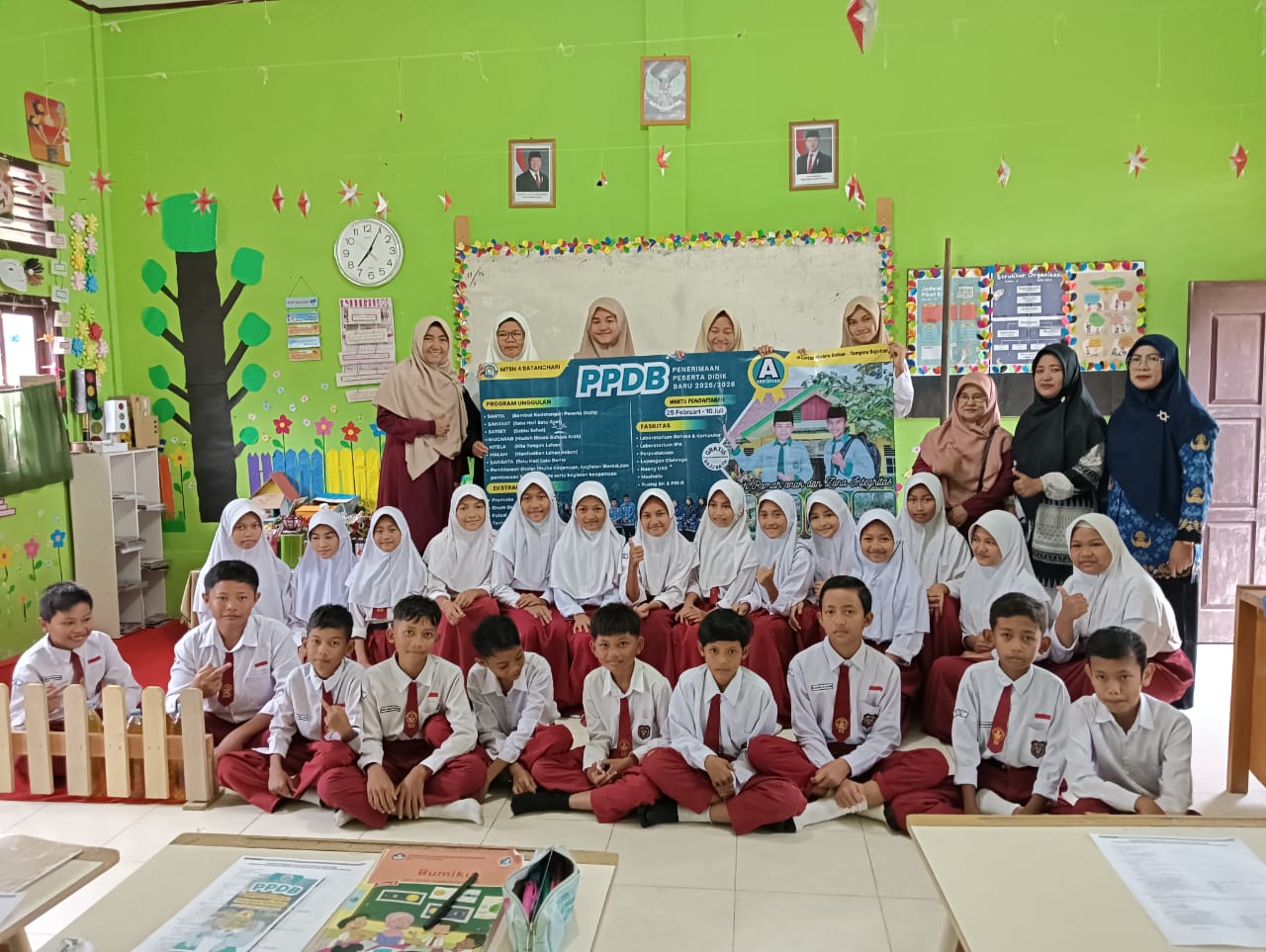 PENUH SEMANGAT SDN 124 NESS BATIN MENYAMBUT KEHADIRAN TIM PPDB MTsN 4 BATANGHARI.