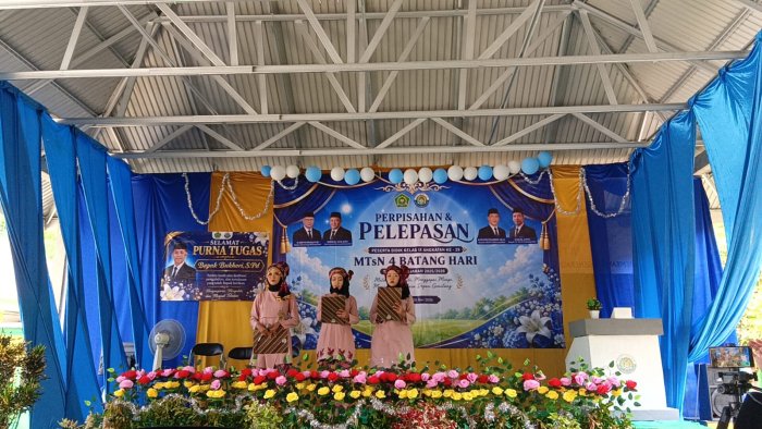 Harmoni 3 Bahasa Warnai Pelepasan Kelas IX MTsN 4 Batang Hari, Tampilkan Generasi Muda Berwawasan Global dan Berprestasi