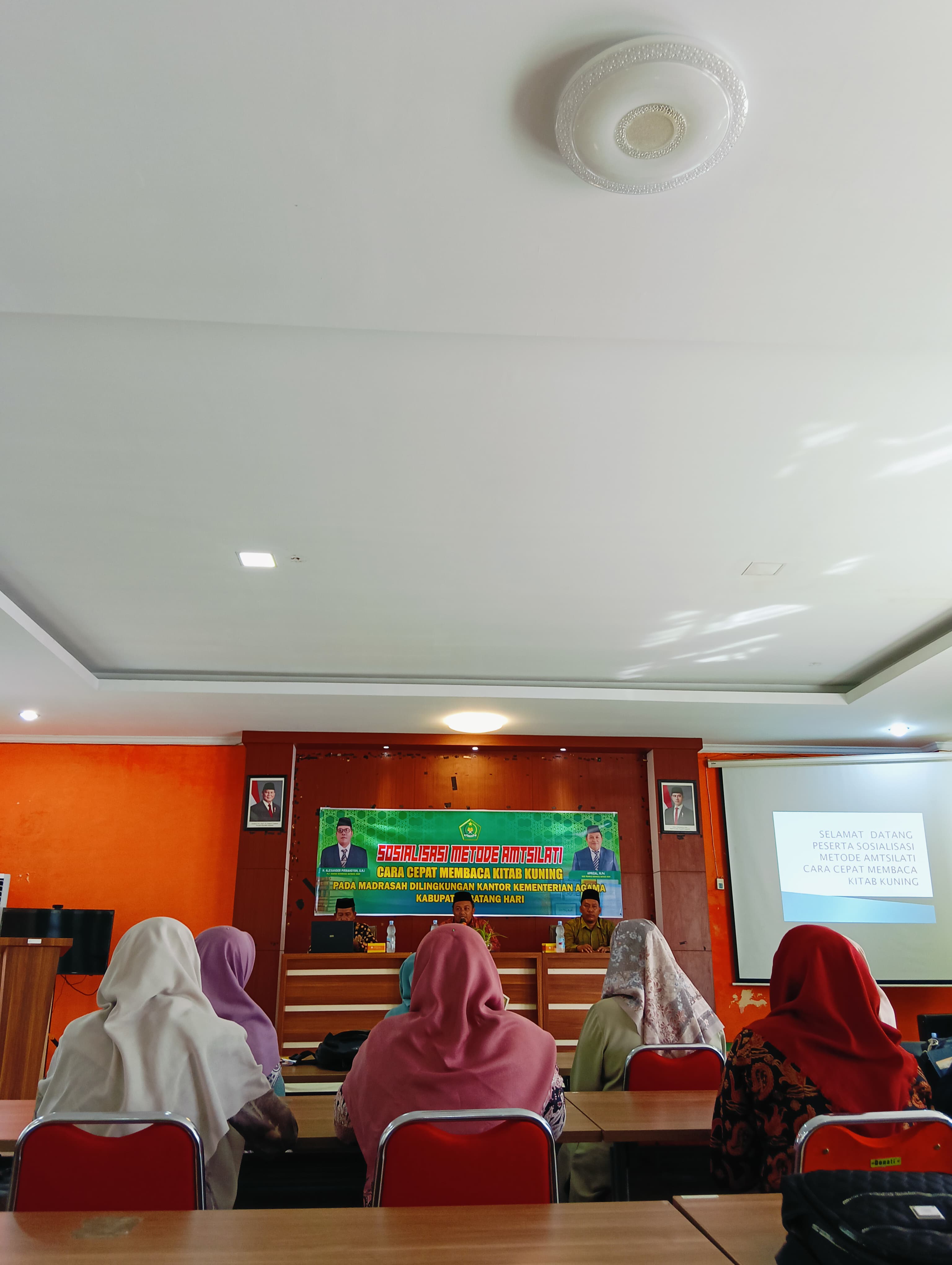 Guru MTsN 4 Batanghari Mengikuti Sosialisasi Metode Amsilati untuk Meningkatkan Kemampuan Membaca Kitab Kuning