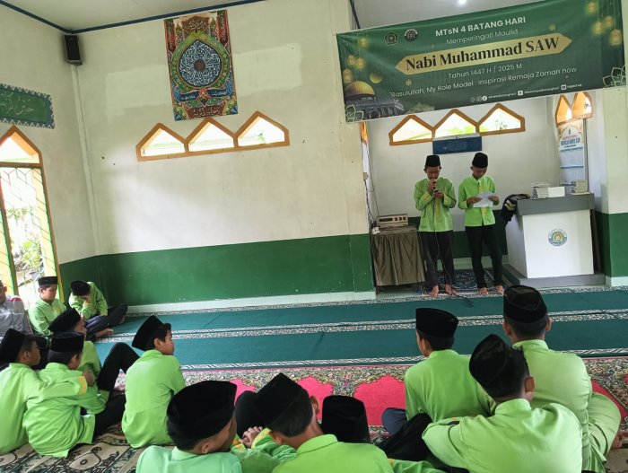 Di Balik Sakit Ada Kasih Sayang Allah: Muhadharoh Penuh Hikmah Kelas 9B Di Balik Sakit Ada Kasih Sayang Allah: Muhadharoh Penuh Hikmah Kelas 9B