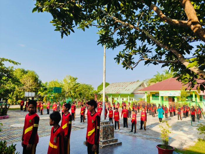 Semangat Pagi dengan Senam Bersama di Lapangan MTsN 4 Batang Hari