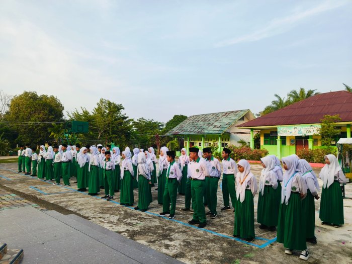 MTsN 4 Batang Hari Awali ASAT dengan Apel Penuh Motivasi dan Semangat Juang