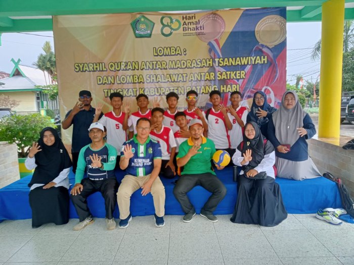 Tim Voli Putra MTsN 4 Batanghari Foto Bersama Kemenag Batanghari Tim Voli Putra MTsN 4 Batanghari Foto Bersama Kemenag Batanghari