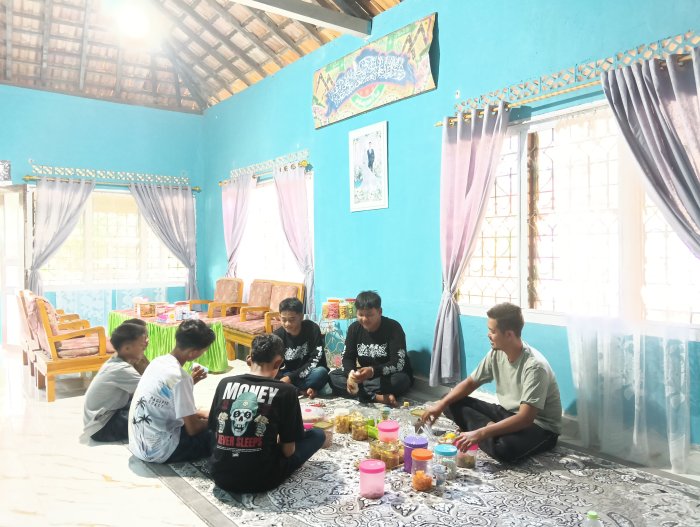 Hangatnya Silaturahmi Lebaran Hari Kelima, Azmi dan Kawan-Kawan Kunjungi Rumah Pak Agung