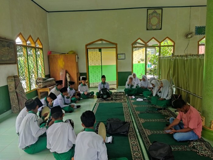 Jelang PKKM, Hadrah Ashabun Nada Mantap Beraksi di Mushola Bahrul Ulum