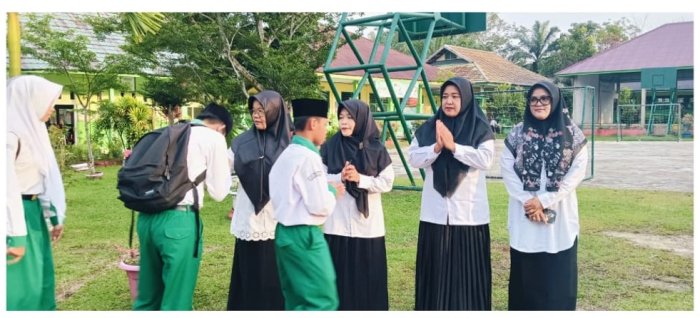 Membangun Karakter Lewat Pembiasaan  5S di Madrasah