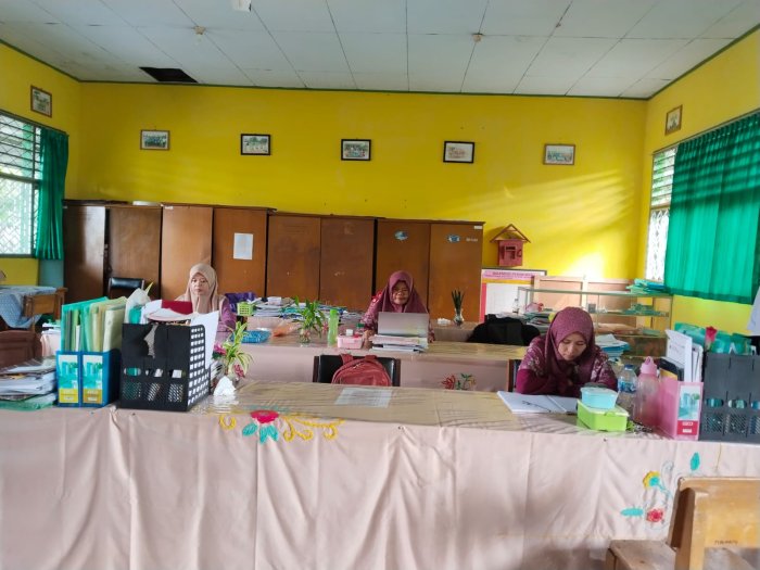 Guru MTsN 4 Batang Hari Ikuti Beragam Pelatihan Pintar Kemenag di Sela Tugas Mengajar