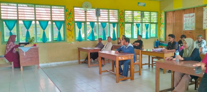 MITRA MADRASAH Jadi Jembatan Komunikasi, Wali Kelas 7A MTsN 4 Batang Hari Sampaikan Himbauan