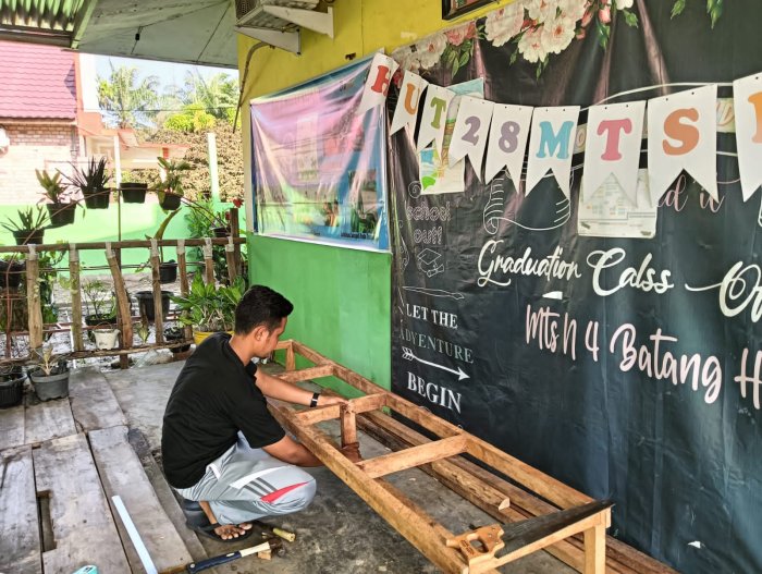 Siap Sambut MBG, Agung Prasetio Wujudkan Penambahan Meja Makan di MTsN 4 Batang Hari