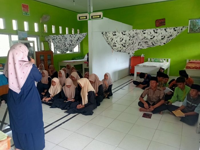 Screening Kesehatan di Ruang UKS, Komitmen MTsN 4 Batang Hari Bersama Puskesmas Penerokan Wujudkan Generasi Sehat