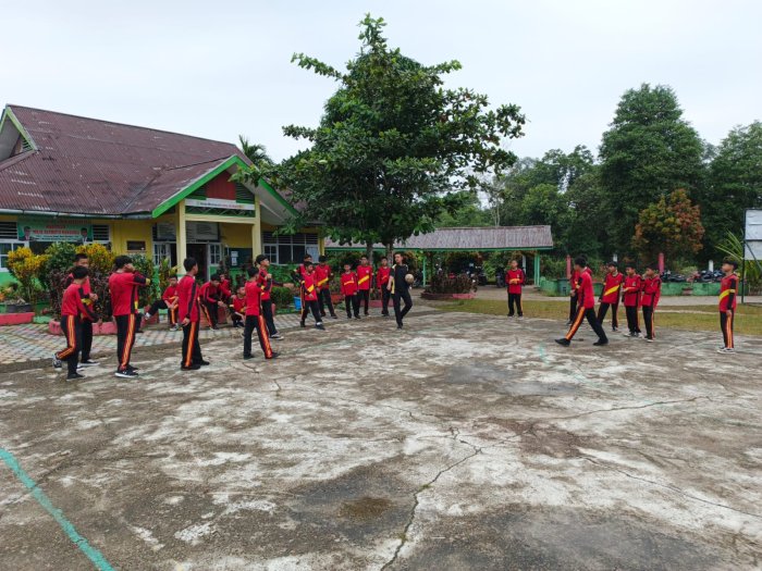 Asah Bakat dan Sportivitas, Siswa MTsN 4 Batang Hari Ikuti Peminatan Futsal Asah Bakat dan Sportivitas, Siswa MTsN 4 Batang Hari Ikuti Peminatan Futsal