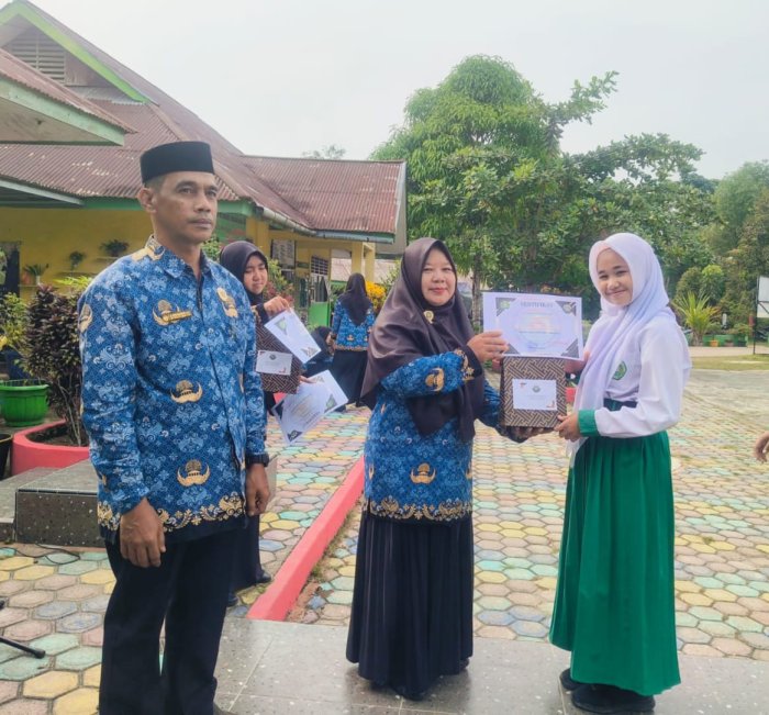 Ina Angriyani, Penulis Muda Berprestasi MTsN 4 Batanghari yang Raih Juara II Kontributor Terbanyak