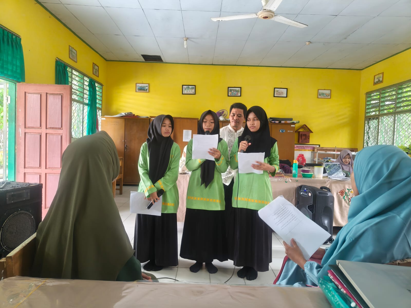 MTsN 4 Batanghari Persiapkan 3 MC Multi Bahasa Untuk Meriahkan Acara Pelepasan Siswa Kelas IX.