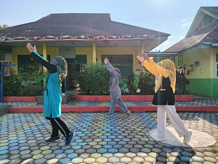 Penuh Semangat! Guru dan Siswa MTsN 4 Batanghari Nikmati Senam Pagi Bersama
