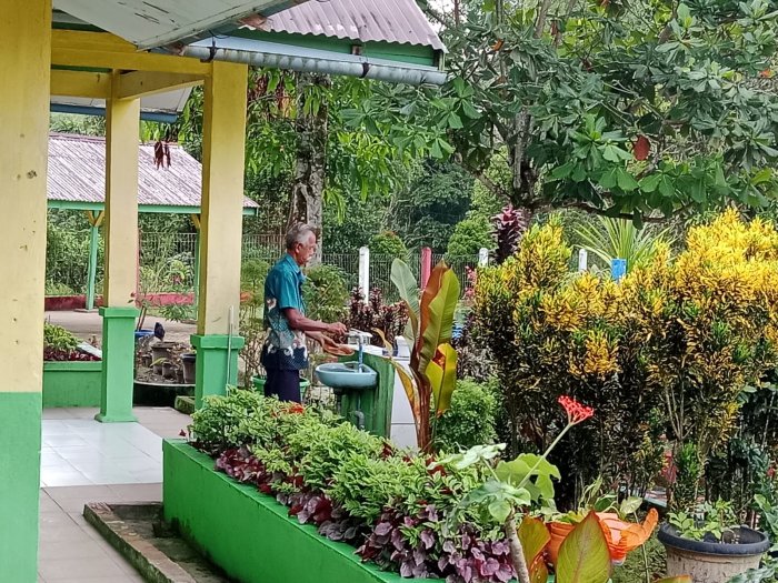 Meski Libur Semester, Lingkungan MTsN 4 Batanghari Tetap Terlihat ASRI Meski Libur Semester, Lingkungan MTsN 4 Batanghari Tetap Terlihat ASRI