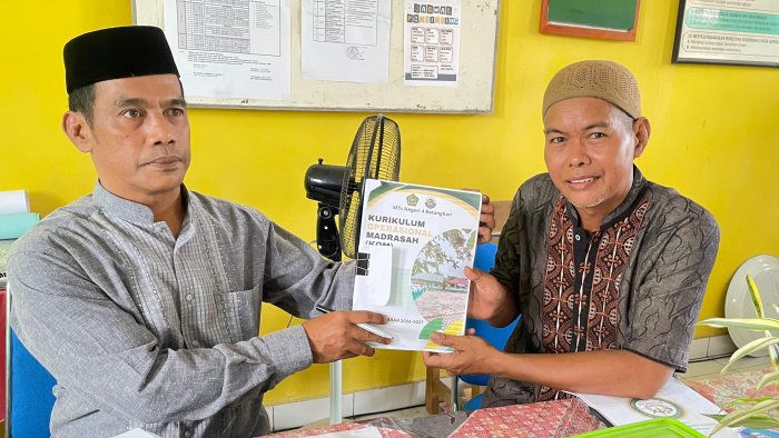 Satukan Langkah Menuju Madrasah Bermutu, MTsN 4 Batang Hari Tandatangani Dokumen Kurikulum Operasional Madrasah