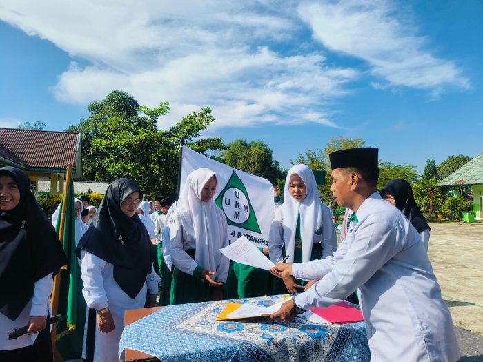 MTsN 4 Batanghari Lantik Petugas Jumantik untuk Wujudkan Madrasah Sehat