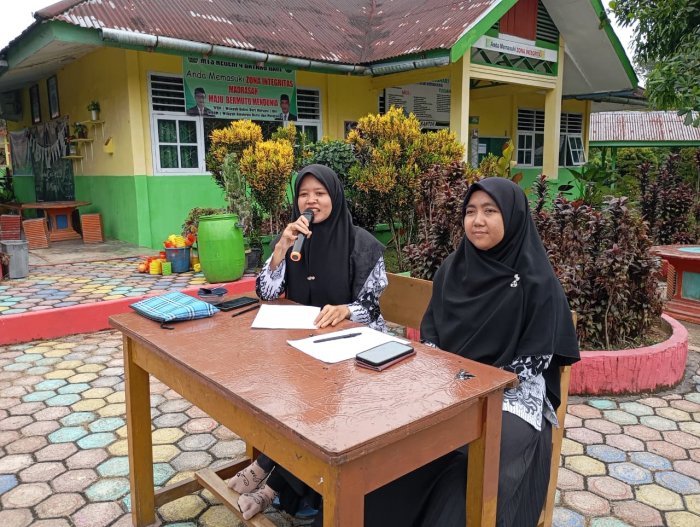 Puisi untuk Guru: MTsN 4 Batang Hari Hadirkan Havizhah dan Lusiana jadi juri Puisi untuk Guru: MTsN 4 Batang Hari Hadirkan Havizhah dan Lusiana jadi juri