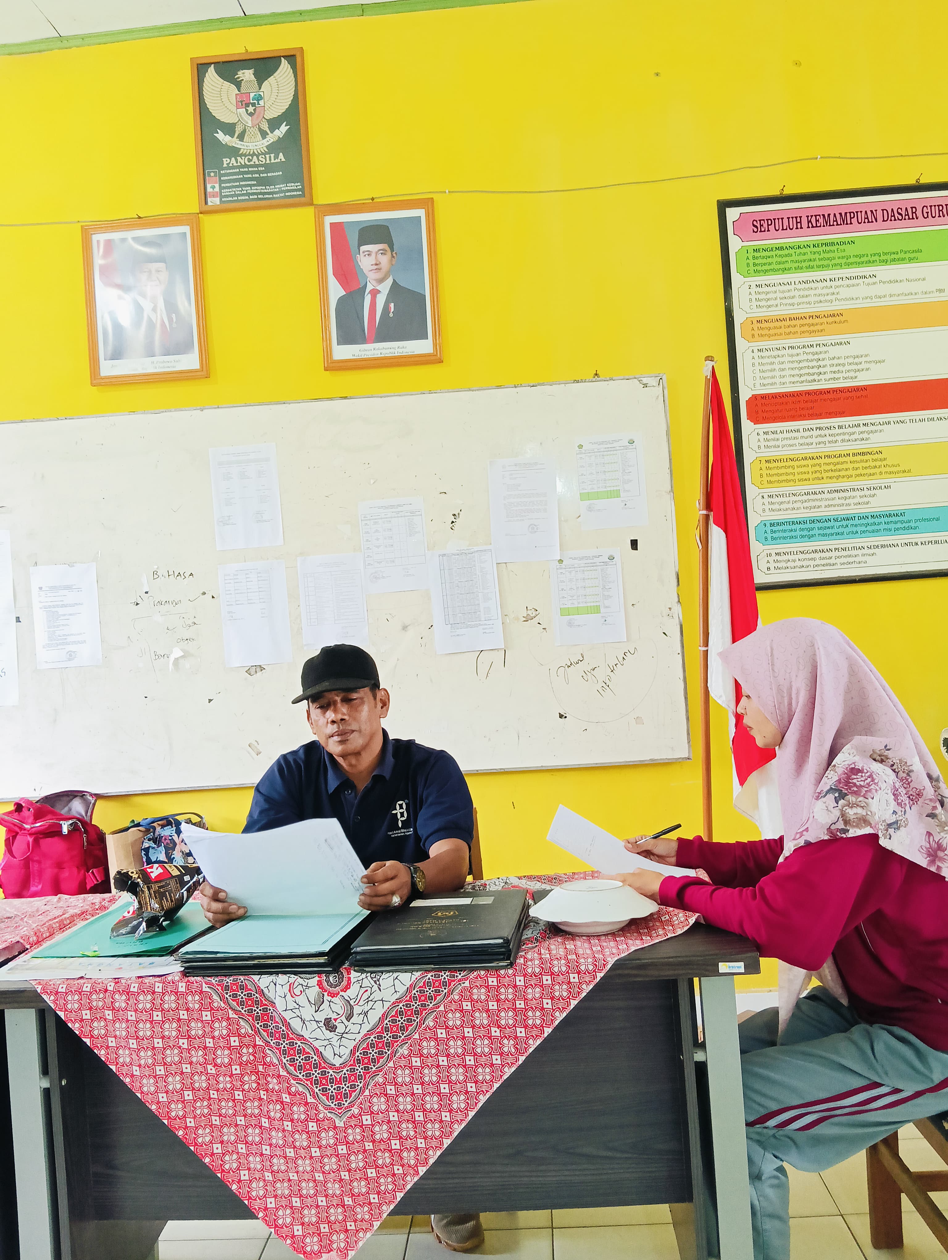 Kepala Madrasah Melaksanakan Mentoring terhadap CPNS Lusiana, S.Pd 