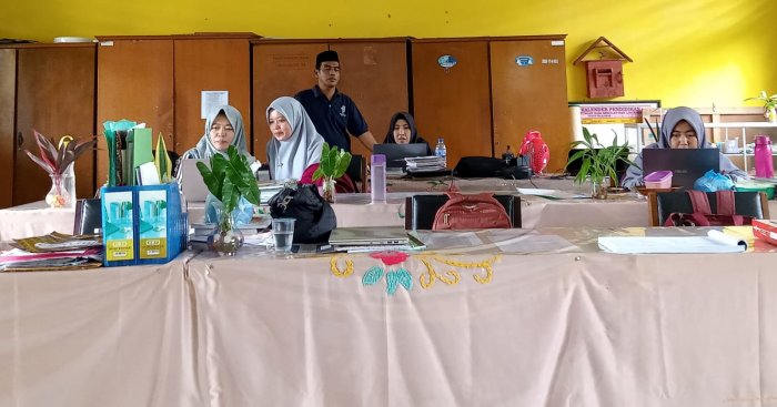 Kepala Madrasah Tinjau Langsung Ruang Guru Dalam  Peningkatkan Kinerja
