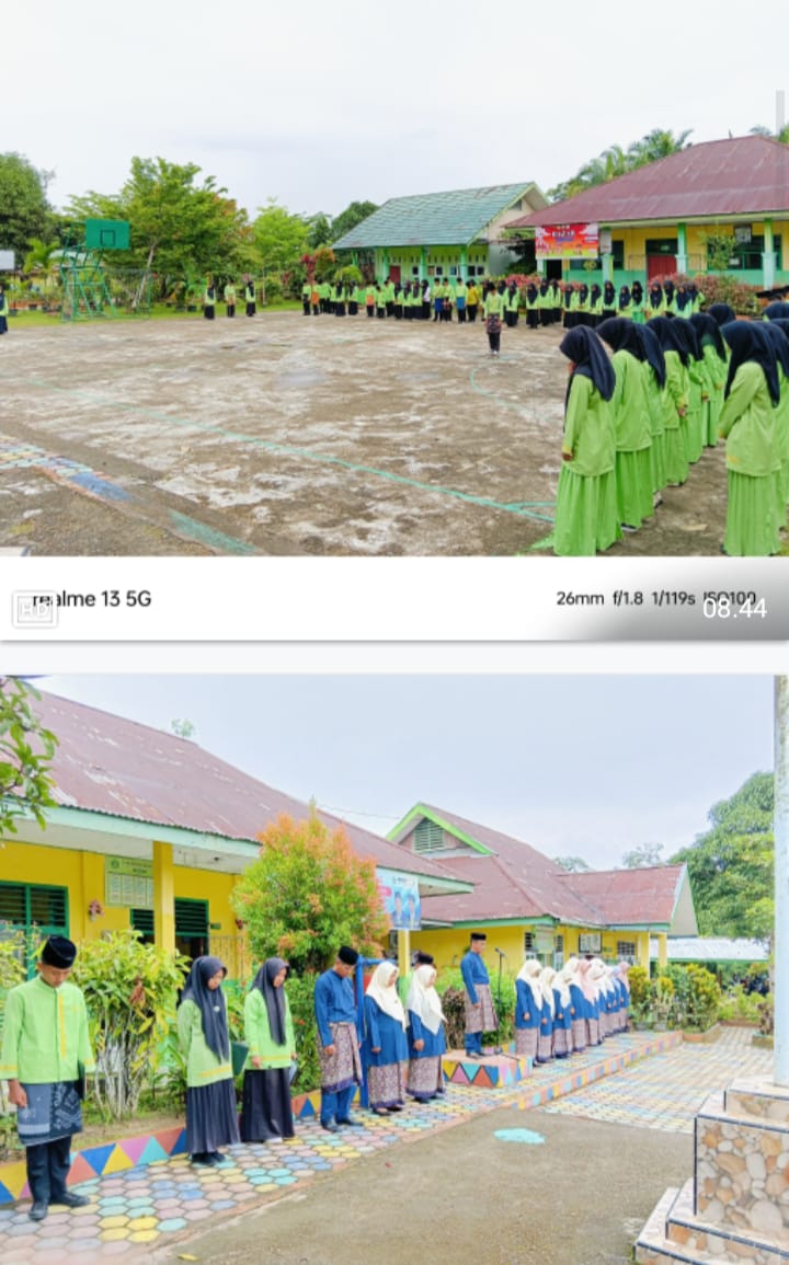 Serangkaian Upacara Hardiknas di MTsN 4 Batanghari, Berdoa untuk Pahlawan Pendidikan.