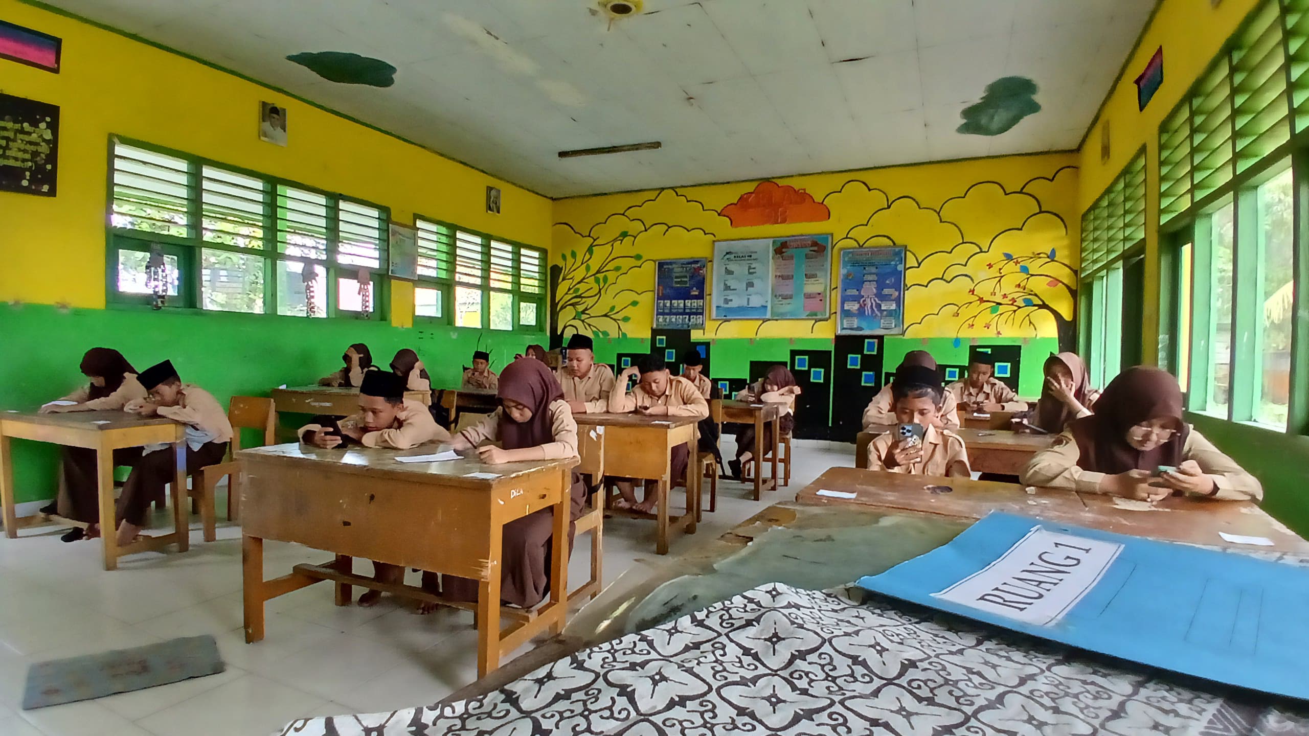 MTsN 4 Batang Hari Laksanakan ASAS Semester Genap 2024/2025 Hari Keempat dengan Lancar