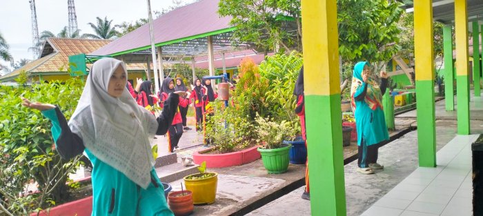 Senam Penuh Energi, Siswa MTsN 4 Batang Hari Ikuti Peminatan Olahraga dengan Antusias Senam Penuh Energi, Siswa MTsN 4 Batang Hari Ikuti Peminatan Olahraga dengan Antusias