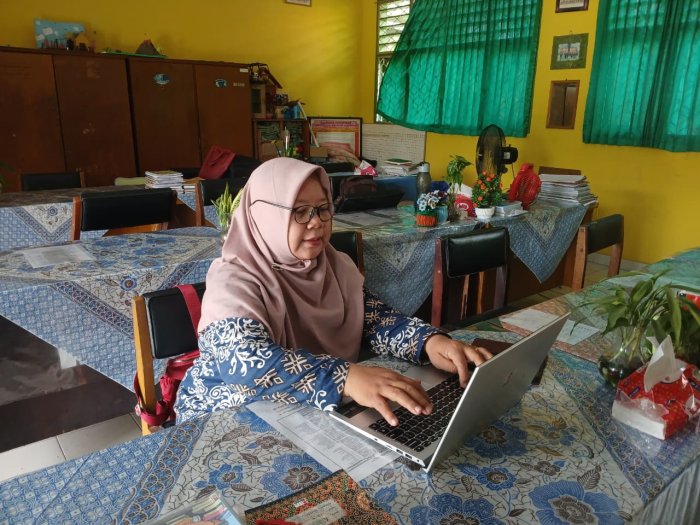 Guru Bahasa Indonesia Madrasah Sukses Ikuti Simulasi AKG Sesi 2 dengan Lancar