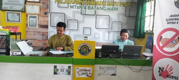 Seleksi Selesai, Semangat Melayani Terus Berlanjut: MTsN 4 Batang Hari Layani Pendaftaran Gelombang Kedua Seleksi Selesai, Semangat Melayani Terus Berlanjut: MTsN 4 Batang Hari Layani Pendaftaran Gelombang Kedua