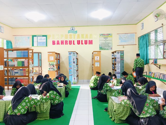 Energi Dzikir Menyegarkan Jiwa di Pagi Literasi Kelas 9