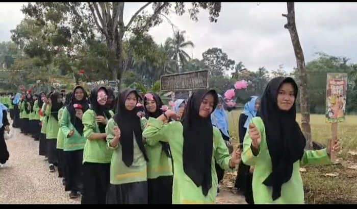 Keluarga Besar MTsN 4 Batanghari Ikuti Pawai Sambut Bulan Suci Ramadan Bersama Antar Sekolah Keluarga Besar MTsN 4 Batanghari Ikuti Pawai Sambut Bulan Suci Ramadan Bersama Antar Sekolah