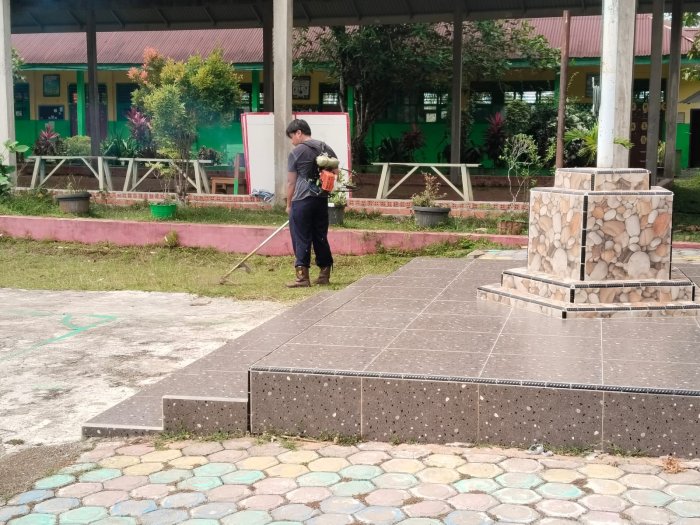 Lingkungan Madrasah Tetap Terawat Saat Pembelajaran Mandiri Terbimbing